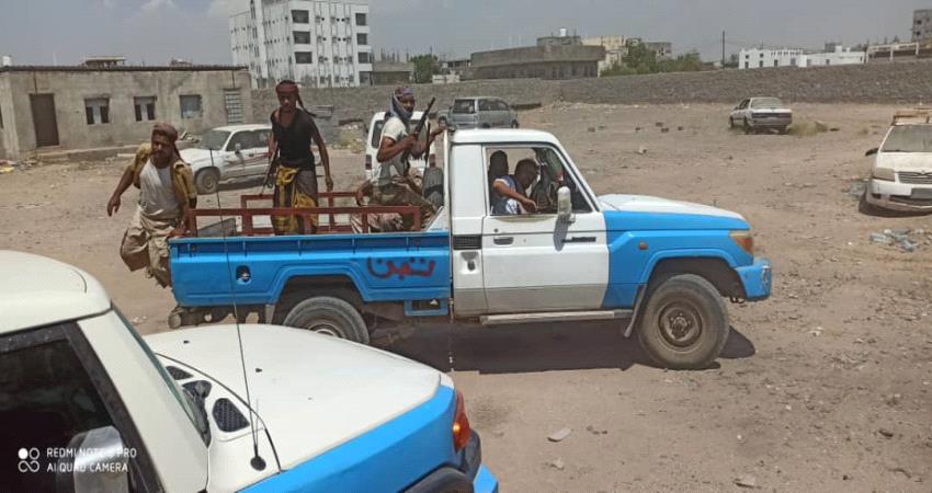 تعميم بعصابة مسلحة اشتبكت مع قوات الأمن بلحج عقب تقطعها لشاحنتي بضائع