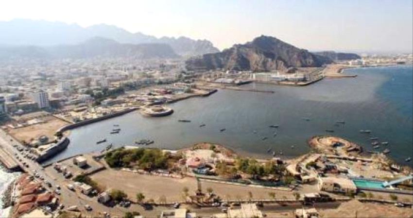 كاتب عربي بارز يكتب عن "كارثة عدن بعدما غادرها الاستعمار" ويستذكر مقولة " السلطان قابوس "