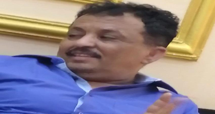 مسؤول حكومي يهدد بمقاتلة مقتحمين لإخراجهم من منشأة تعليمية في عدن