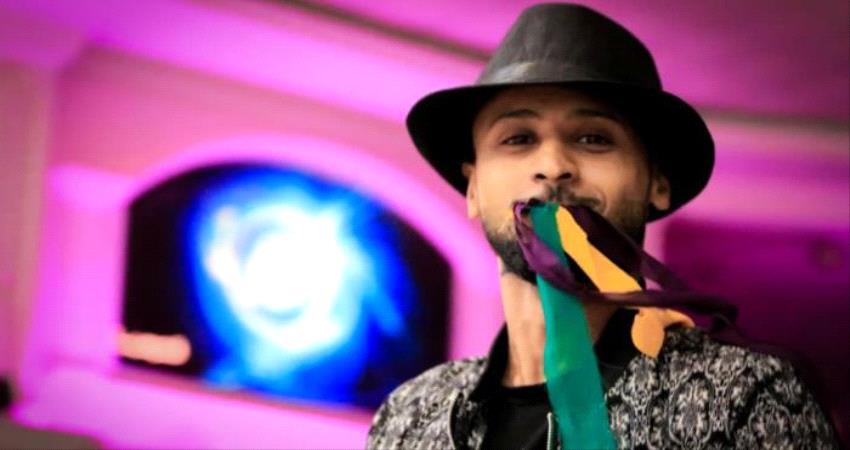 تيكا العدني موهوب في ألعاب الخفة ... تلقى اتهامات بممارسة أعمال السحر