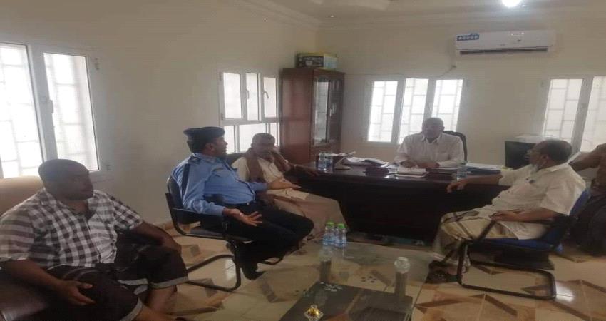 المهرة .. ترتيبات لتركيب الإشارات المرورية في الخطوط الطويلة