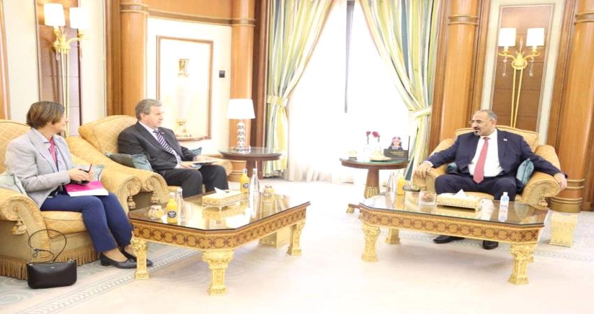 الزبيدي لسفير النرويج : لدى شعب الجنوب قضية وطنية والانتقالي مفوض ولن يتنازل عنها 