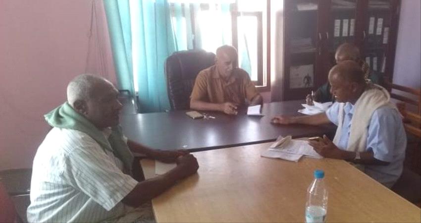 الانتقالي والسلطة المحلية يناقشان قضايا التعليم والصحة والخدمات بتبن لحج