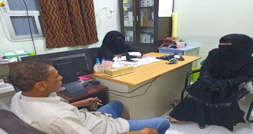 مناقشة سبل تنفيذ برامج توعوية عن صحة المرأة والطفل في المهرة