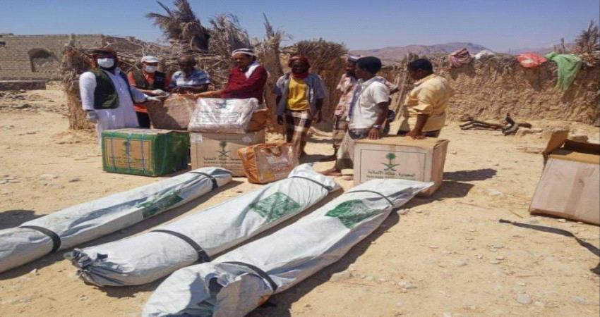 سلمان للإغاثة يوزع مواد إيوائية على النازحين في #المهرة