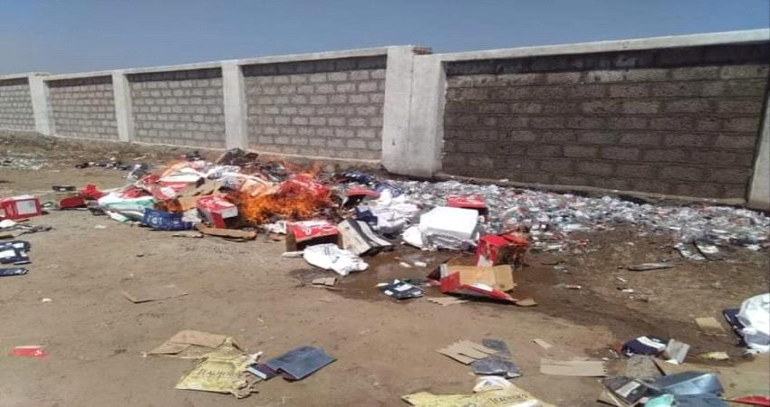 اتلاف كميات كبيرة من الخمور المهربة بلحج.. صور