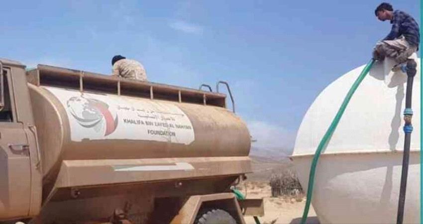 الامارات تواصل إمداد مناطق غرب سقطرى بالمياه