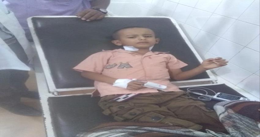 معلمة موقوفة تطعن طالب بلحج.. ومصدر من اقاربها يكشف لعدن تايم تفاصيل اضافية