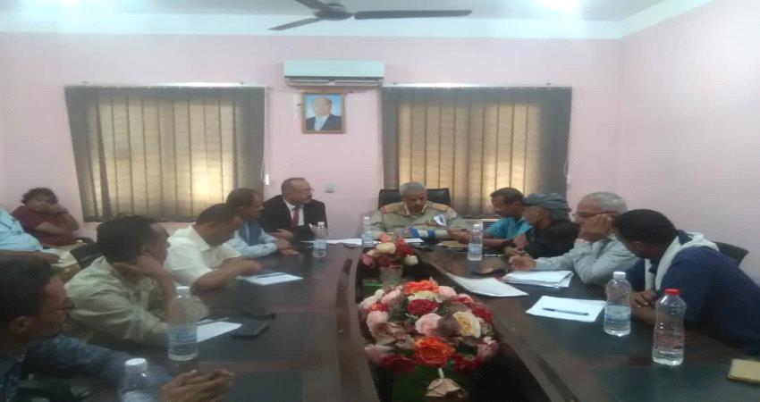 بعد اتهامات بالفساد .. اقالة  مدير عام مؤسسة كهرباء لحج ونائبه واحالتهم للتحقيق