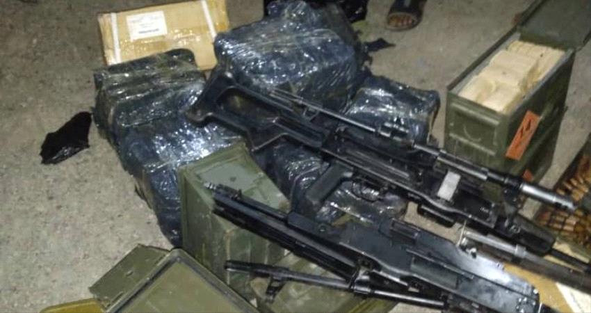 ضبط شحنة أسلحة مهربة في باب المندب