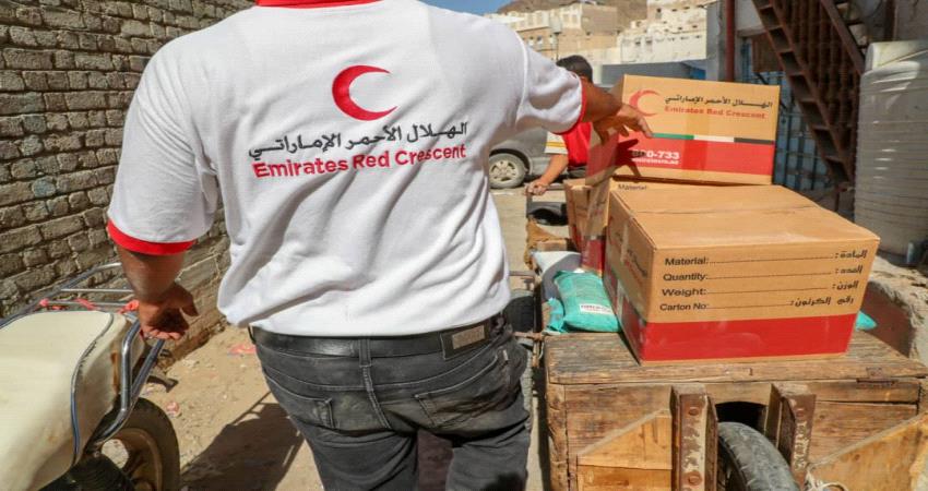 استفاد منها أكثر 9ألف نسمة .. هلال الأمارات توزع 1800سلة غذائية للأسر الفقيرة في شبوة وحضرموت