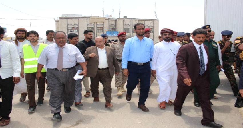 نائب رئيس الوزراء في منفذ شحن لدحض مزاعم الاخوان