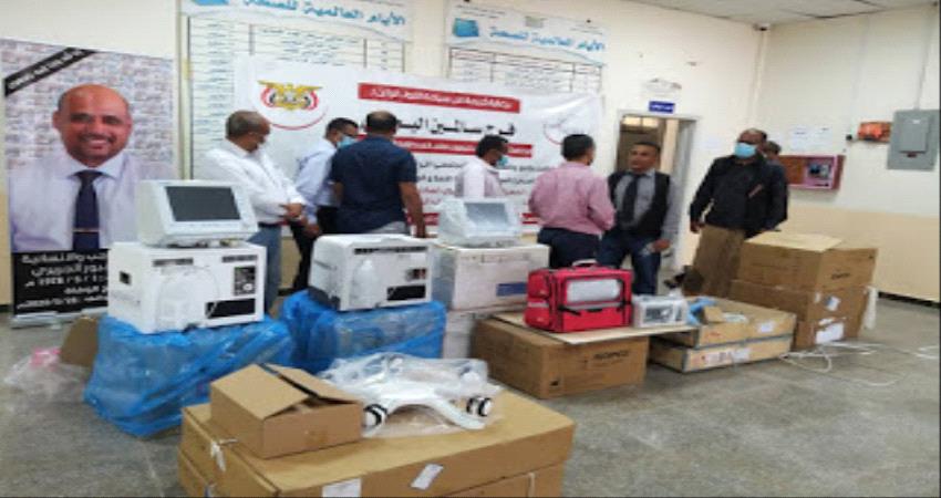 صحة ساحل حضرموت تتسلم مجموعة من أجهزة التنفس الاصطناعي