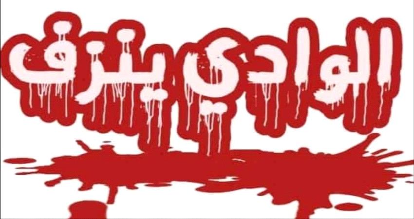 حضرموت.. مدير أمن شبام يزيل أعلام الجنوب