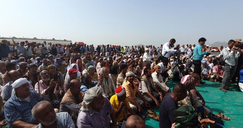 أدباء وكتاب الجنوب يحيون فعالية أمام مقر التحالف تضامنا مع مطالب العسكريين