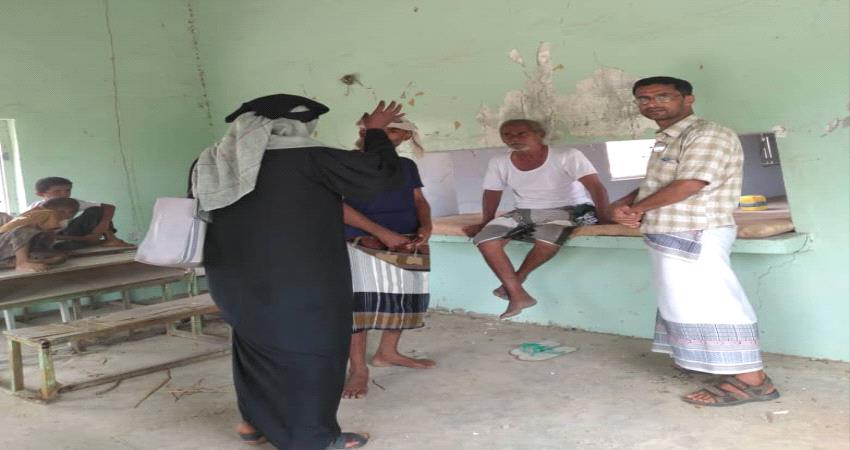 انتقالي أبين يتلمس أوضاع النازحين جراء حرب مليشيات الإخوان