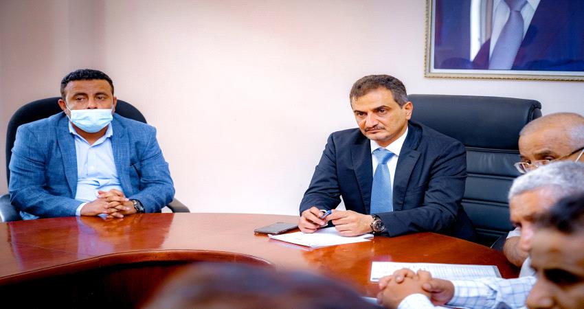 محافظ عدن يطلع على جاهزية قطاع الصحة لمواجهة كورونا