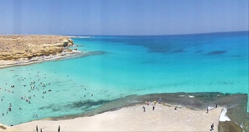 قطعة فنية من إبداع الخالق .. صور شاطئ عجيبة في مصر