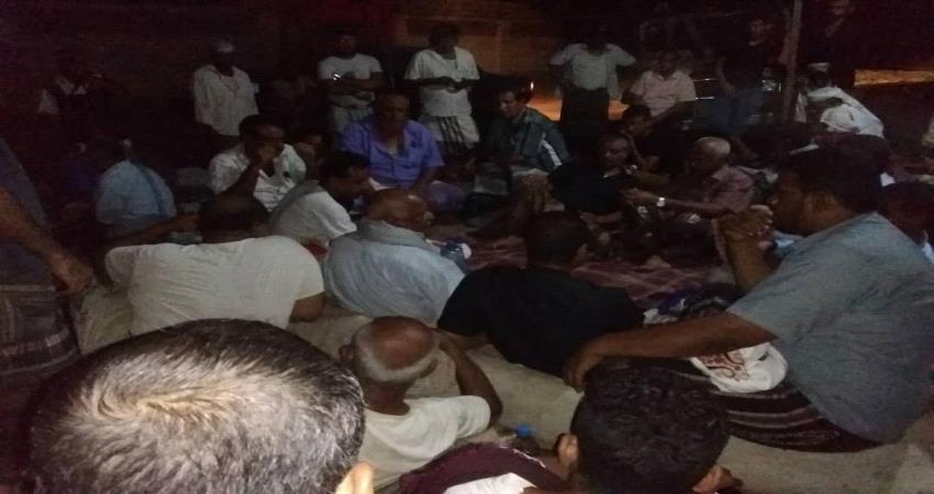 لقاء موسع لأهالي صبر بلحج للاحتجاج على ايقاف مشروع  صحي