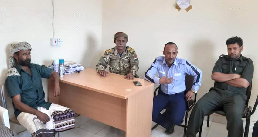 مدير شرطة سقطرى يوجه بضبط المركبات والدراجات المخالفة وحمل السلاح الغير مرخص