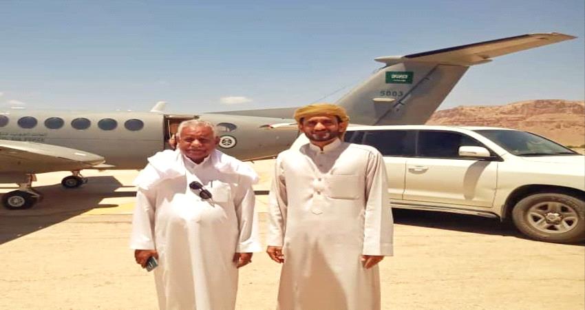 بعد تحفظ "الجامع" ..طائرة خاصة تقل وفد مرجعية قبائل وادي حضرموت الى الرياض