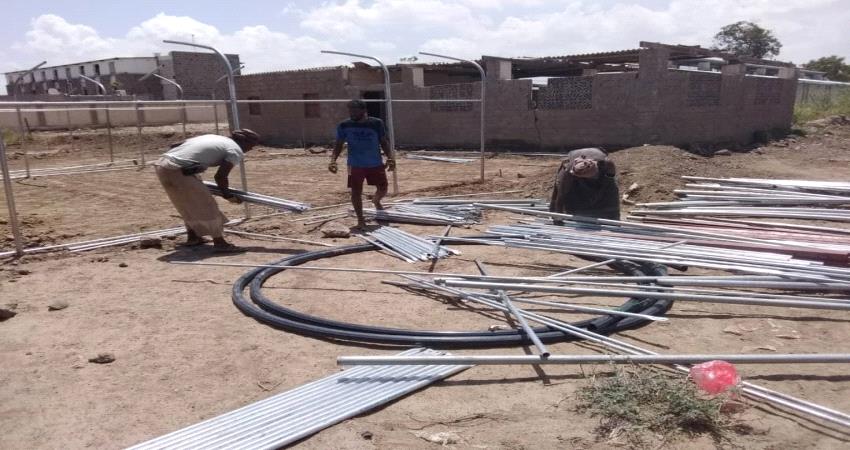 البدء بتنفيذ مشروع تركيب بيوت المحميات الزراعية بلحج