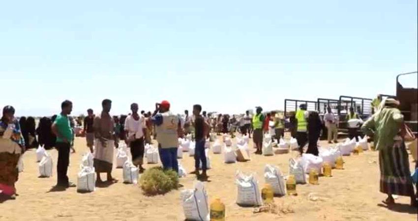 لـ 1400 أسرة نازحة.. امارات الخير تغيث الحديدة 
