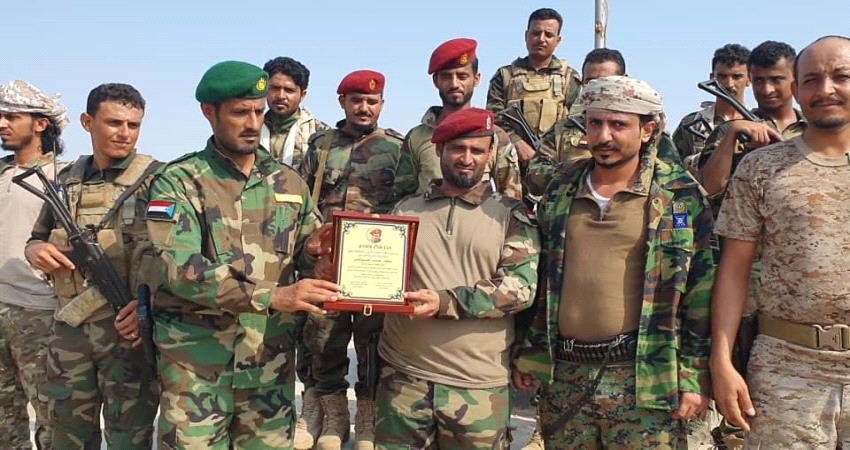 لحج.. تكريم قائد نقطة الرباط الأمنية