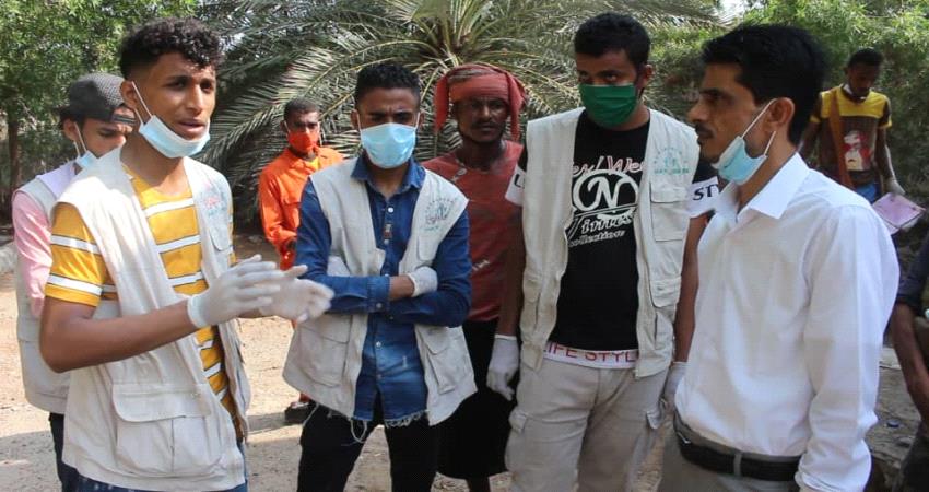 عدن.. الشاجري يدشن حملة تعقيم مدارس خورمكسر 