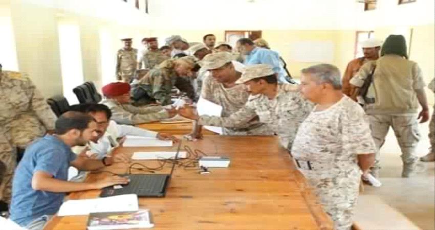 لجنة عسكرية تواصل عملها باستقبال المنقطعة رواتبهم بعد عام 2016