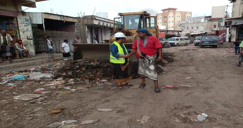 لحج.. الداعري يدشن رصف شوارع ردفان