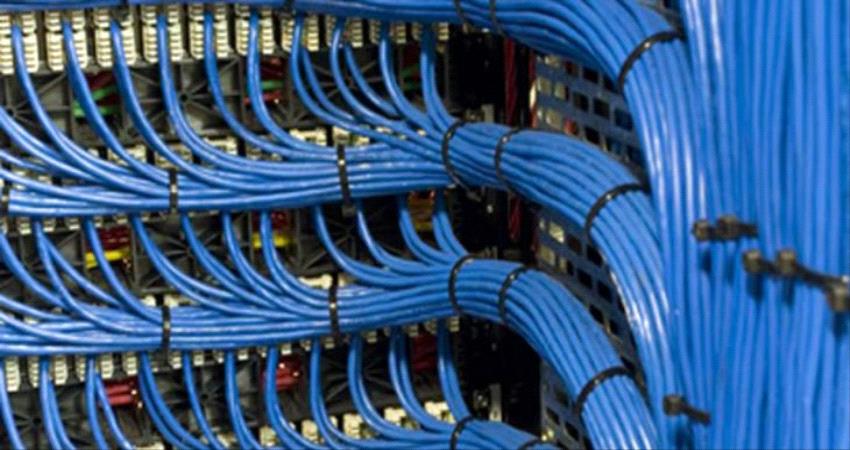 تلويح حوثي بقطع الاتصالات والإنترنت تحت هذه الذريعة !!