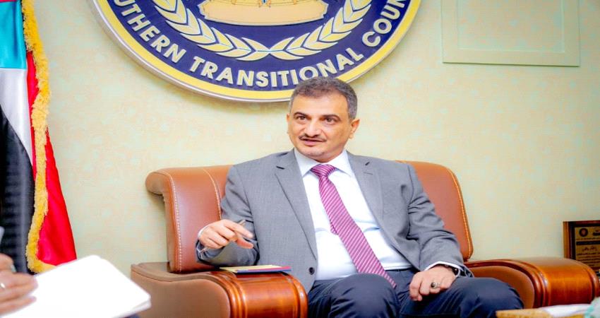 لملس يتهم الحكومة بالتخلف عن التزاماتها في ملف الكهرباء ويعد بمحاسبة المتورطين بمعاناة ابناء عدن