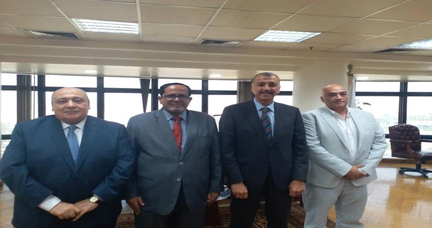 اليمن.. بن نهيد يبحث مع نظيره المصري زيادة عدد الرحلات والشركات العاملة