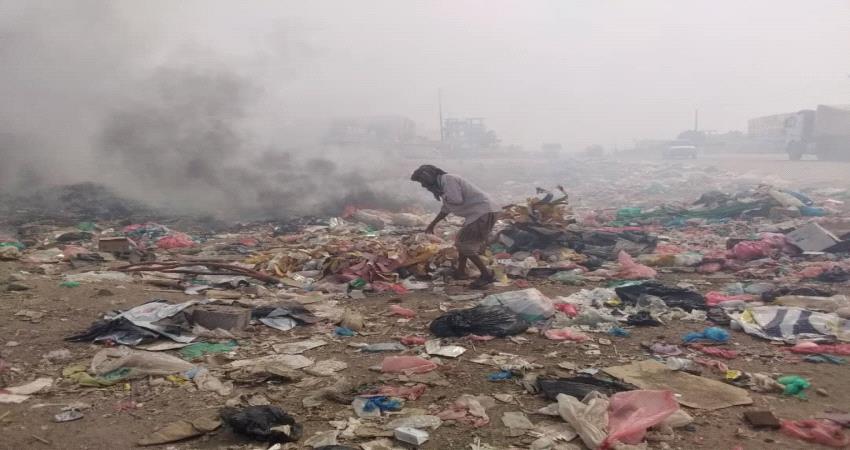 حريق بموقع لجمع القمامة بلحج كاد أن يحدث كارثة