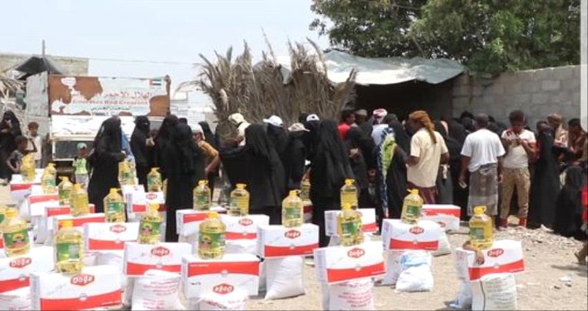 26 طنا من المواد الغذائية مساعدات إماراتية لأهالي الساحل الغربي