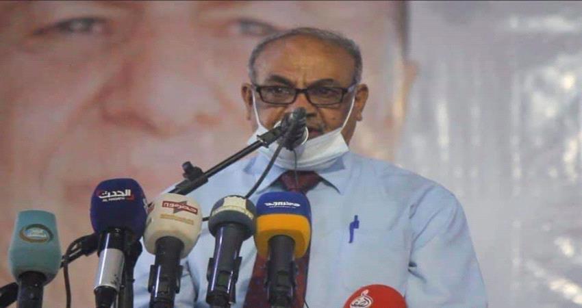 خلال كلمته في اللقاء التشاوري .. رئيس انتقالي حضرموت يحدد أبرز المعالجات لأوضاع المحافظة