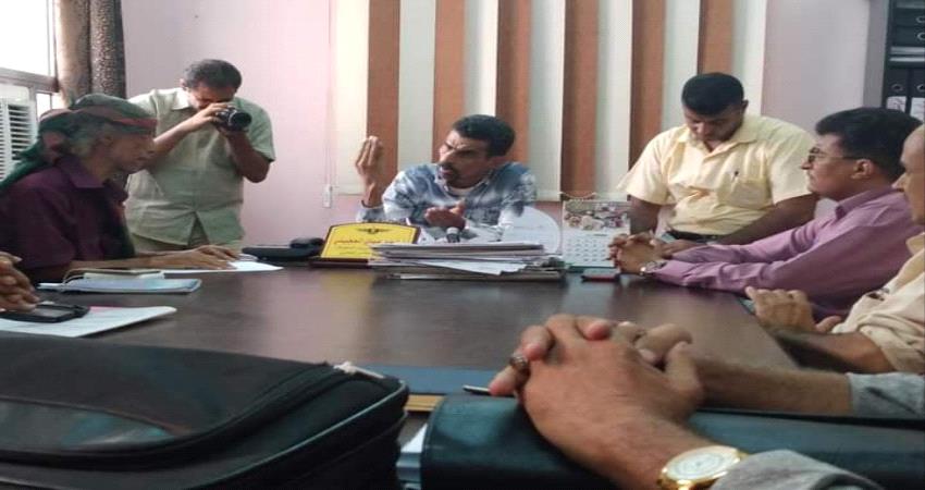 "مكافحة الجوع" توزع مساعدات نقدية لـ273 أسرة في لحج 