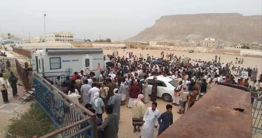 فضيحة.. ازدحام شديد لاجراء فحص "كورونا" بوادي حضرموت!