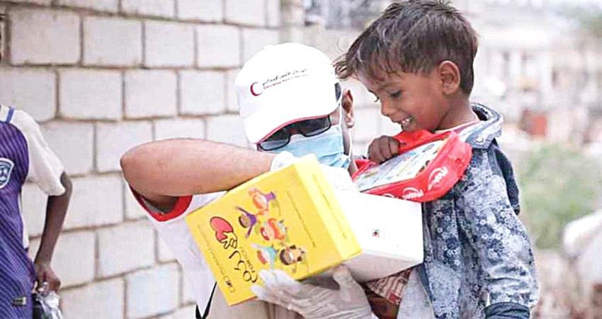 «الهلال الاماراتي» يتفقد أوضاع أسر الشهداء في المكلا