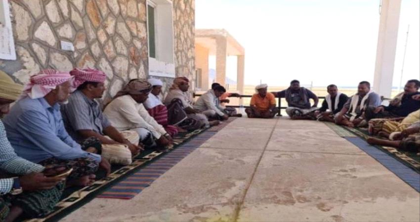  السلطان علي بن عفرار يطلع وجهاء سقطرى بنتائج زيارته للإمارات