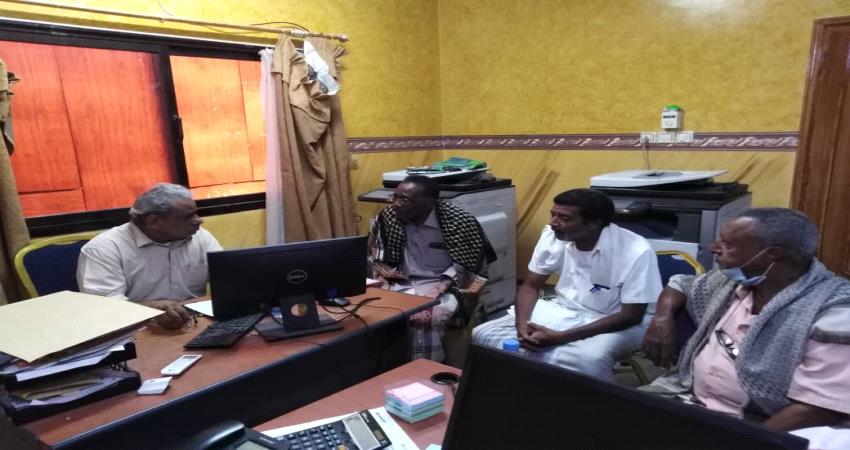 نقابيون يطلعون "حضرموت الجامع" على المطالب العمالية والعامة