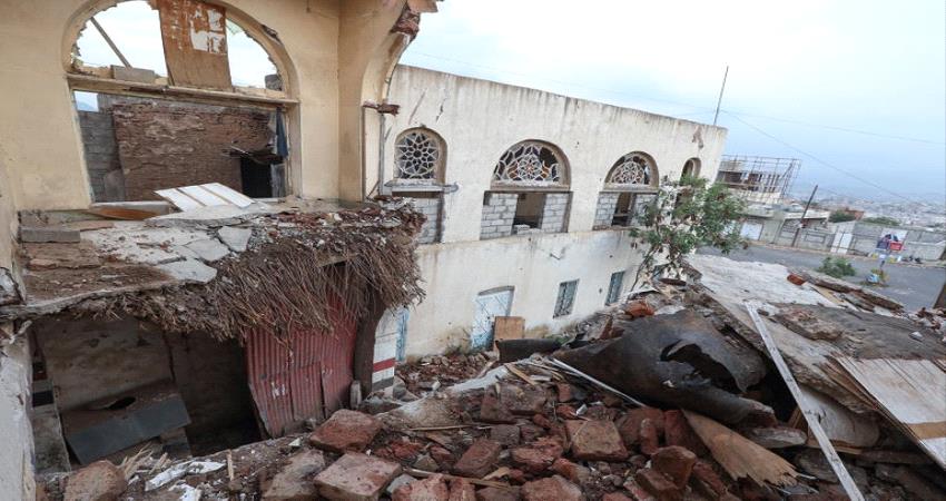 صور.. انهيار بوابة مبنى المتحف الوطني في تعز