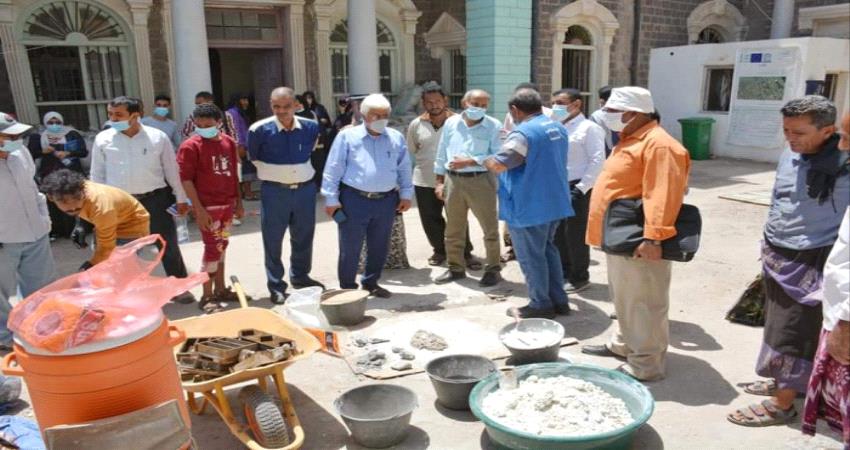 توصية أكاديمية : إنشاء مجلس تخطيط لمدينة عدن لتحسين المناطق العشوائية ووقف زحف البناء الحديث الى داخلها 