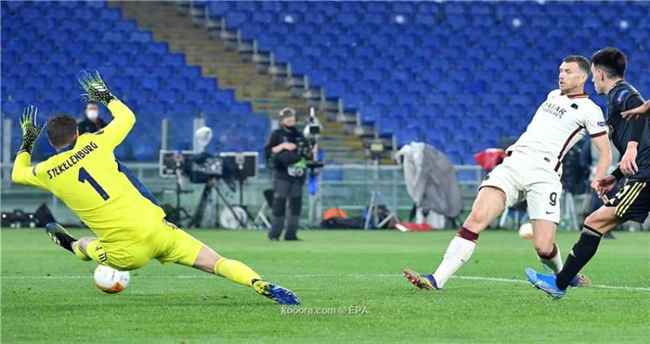 روما يقصي أياكس ويبلغ نصف نهائي اليوروبا ليج