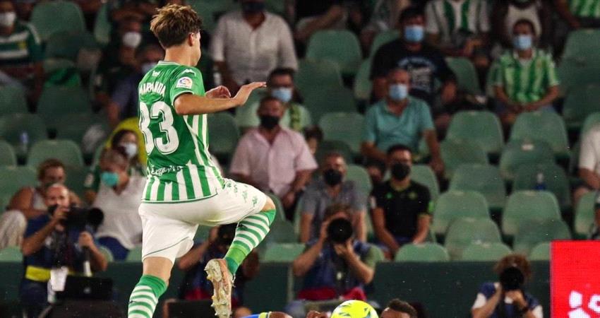 ريال بيتيس وقادش يتعادلان