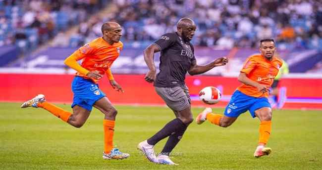 الفيحاء يفرض التعادل على الهلال في الدوري السعودي