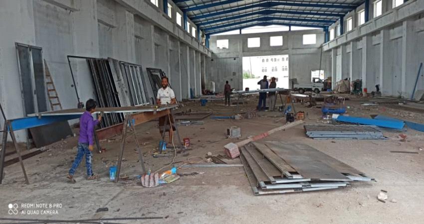  أعمال مكثفة في سوق صبر المركزي بلحج لإنجازه في الموعد المحدد.. صور