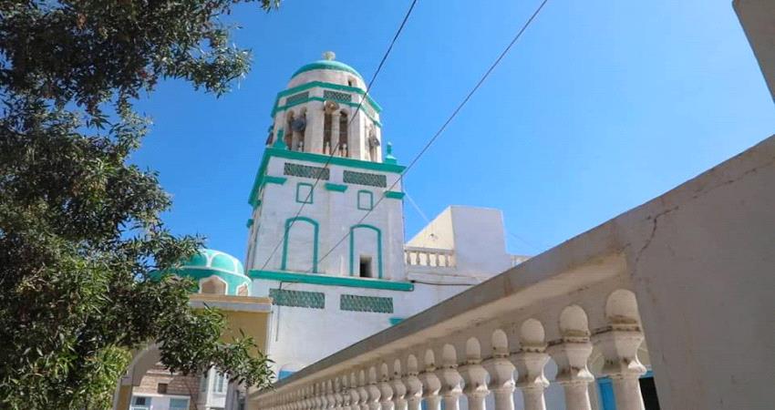 البحسني يوجه بإعادة ترميم أهم معالم الجامع الكبير بالشحر