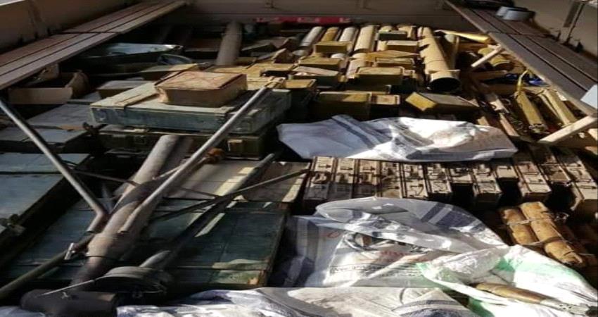 النخبة الحضرمية تداهم ثلاثة أوكار للقاعدة وتعثر على أسلحة ومتفجرات (تفاصيل+صور)